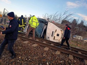 Kırklareli'de yük treni hemzemin geçitte midibüse çarptı: 27 yaralı