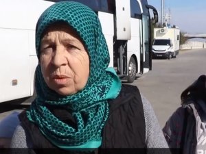 Torunlarıyla savaştan kaçan Azerbaycanlı kadın Türkiye'ye ulaşmanın mutluluğunu yaşıyor