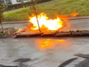 Beylikdüzü’nde yanan doğal gaz borusuna pet şişedeki su ile müdahale etmeye çalıştı