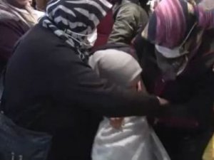 Ankara'da vatandaşlar ucuz tencere ve tava alabilmek için birbirini ezdi