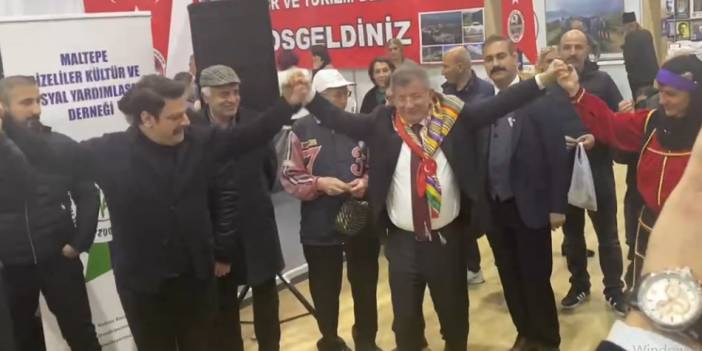 Ahmet Davutoğlu Türk Dünyası Buluşması'nda horon oynadı