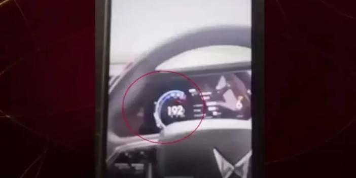 Canlı yayın ölümle bitti! 196 km hızla kamyona çarptı