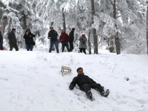 Yozgat'ta gazeteciler yetkililere kızak yaparak seslendi