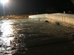 Tunca Nehri taştı, Fatih Köprüsü trafiğe kapatıldı