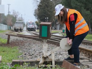 Tren raylarına 'kadın eli'yle yön veriyor