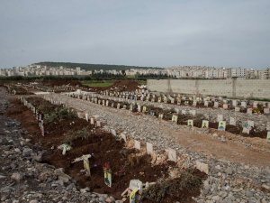 Afrin'de terörist mezarları bulundu