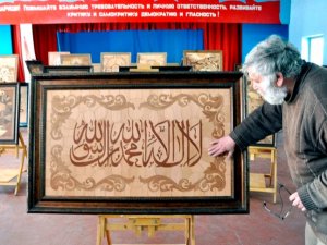 Rus ressam marküteri sanatıyla Kur'an'dan 20 ayeti tablolaştırdı