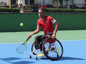 Çorap atölyesindeki hayallerini sporla gerçeğe dönüştürüyor