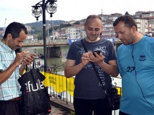 ‘Gören göz’ karanlık dünyalarına yol gösteriyor